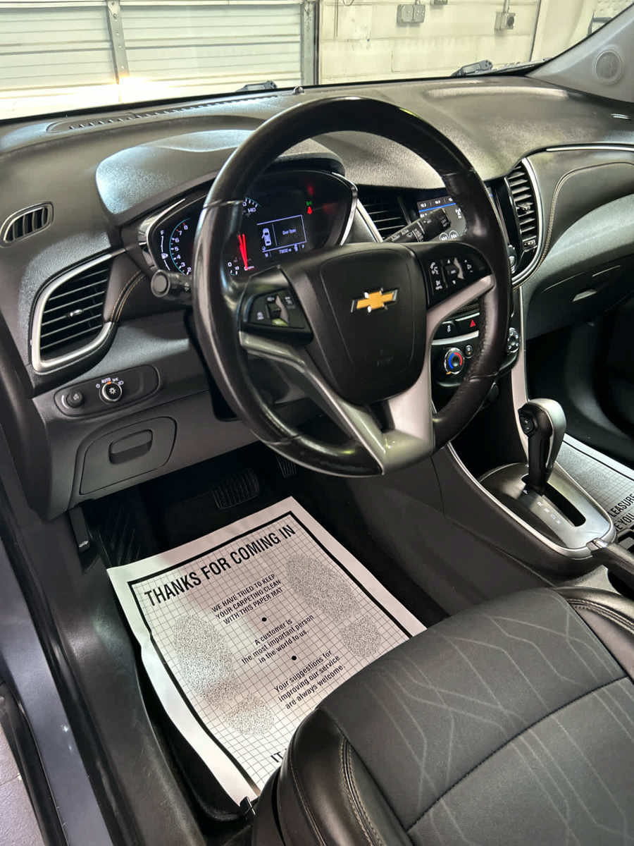 Used 2019 Chevrolet Trax LT w/ LT Convenience Package AWD/4WD image 9