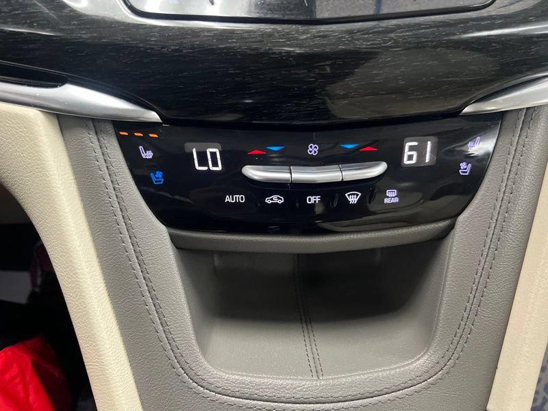 Used 2022 Cadillac XT6 Premium Luxury FWD image 27