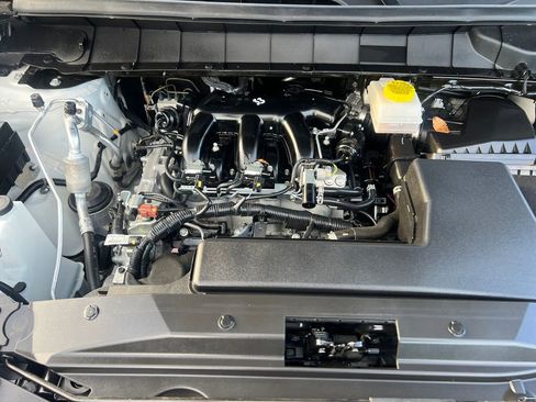 Used 2024 Nissan Pathfinder SV image 21