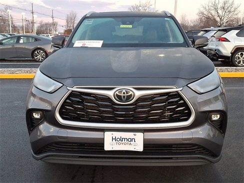 Certified 2023 Toyota Highlander XLE image 3