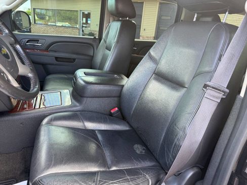 Used 2013 Chevrolet Suburban LTZ image 16