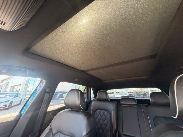 Certified 2024 Volkswagen Atlas Cross Sport SEL Premium R-Line AWD/4WD image 30