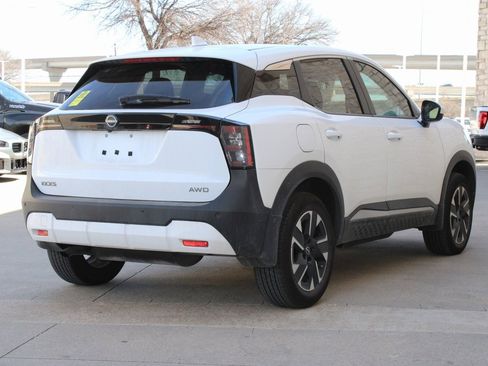 Used 2025 Nissan Kicks SV image 3