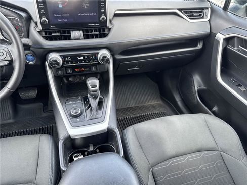 Used 2022 Toyota RAV4 SE w/ Convenience Package AWD/4WD image 16