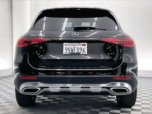 Used 2026 Mercedes-Benz GLC 300 image 3