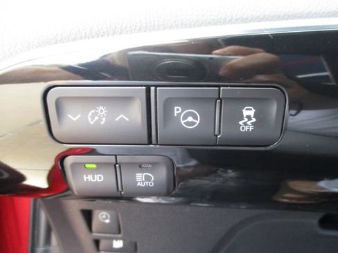 Used 2018 Toyota Prius Prime Advanced w/ Carpet Mat Package FWD image 28