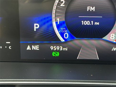 Certified 2025 Volkswagen Jetta SE w/ Sunroof Package image 16