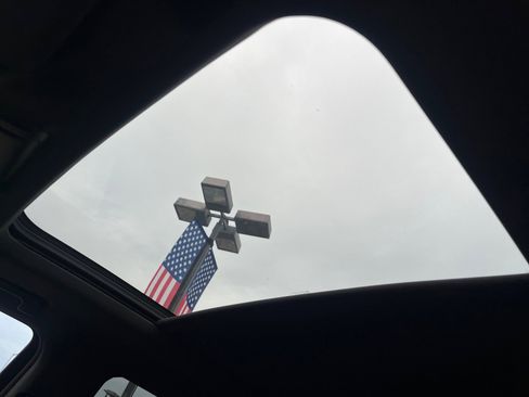 Used 2023 Chevrolet Tahoe Z71 w/ Luxury Package image 33