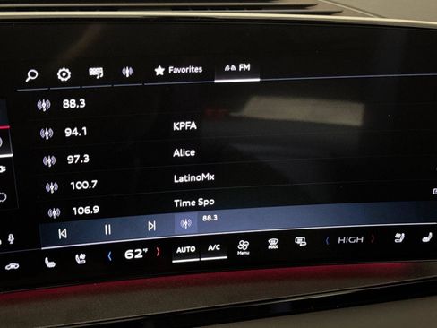 New 2025 Audi Q6 e-tron Premium Plus image 17