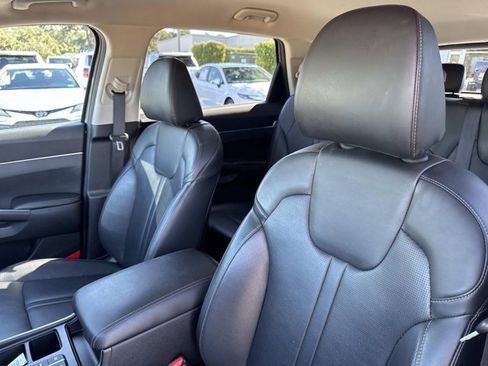 Used 2024 Kia Sorento S image 11