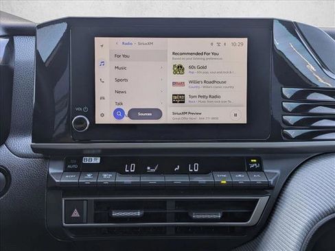 Used 2025 Toyota Camry SE w/ Convenience Package image 14