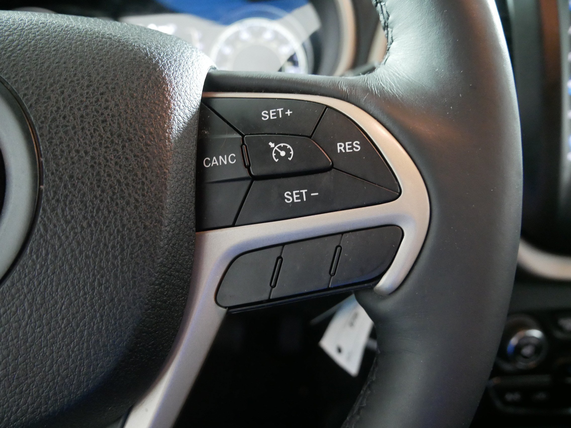 Used 2014 Jeep Cherokee Latitude w/ Cold Weather Group AWD/4WD image 28