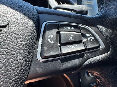 Used 2019 Ford Escape Titanium AWD/4WD image 16
