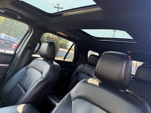 Used 2018 Ford Explorer XLT w/ Equipment Group 202A AWD/4WD image 6