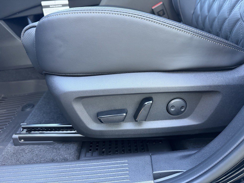 New 2026 Nissan Rogue Platinum w/ Tech Package AWD/4WD image 19