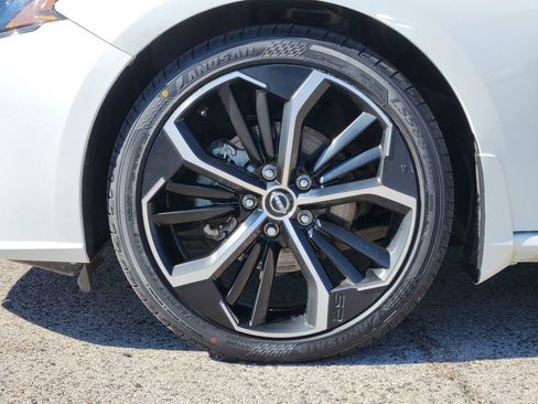 Used 2023 Nissan Altima 2.5 SR w/ SR Premium Package image 7