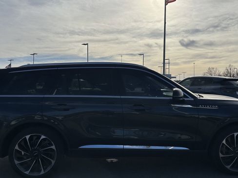 Used 2022 Lincoln Aviator Reserve w/ Equipment Group 201A image 11