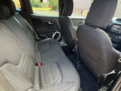 Used 2018 Jeep Renegade Latitude FWD image 26