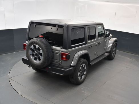 Used 2022 Jeep Wrangler Unlimited Sahara w/ Dual Top Group AWD/4WD image 32