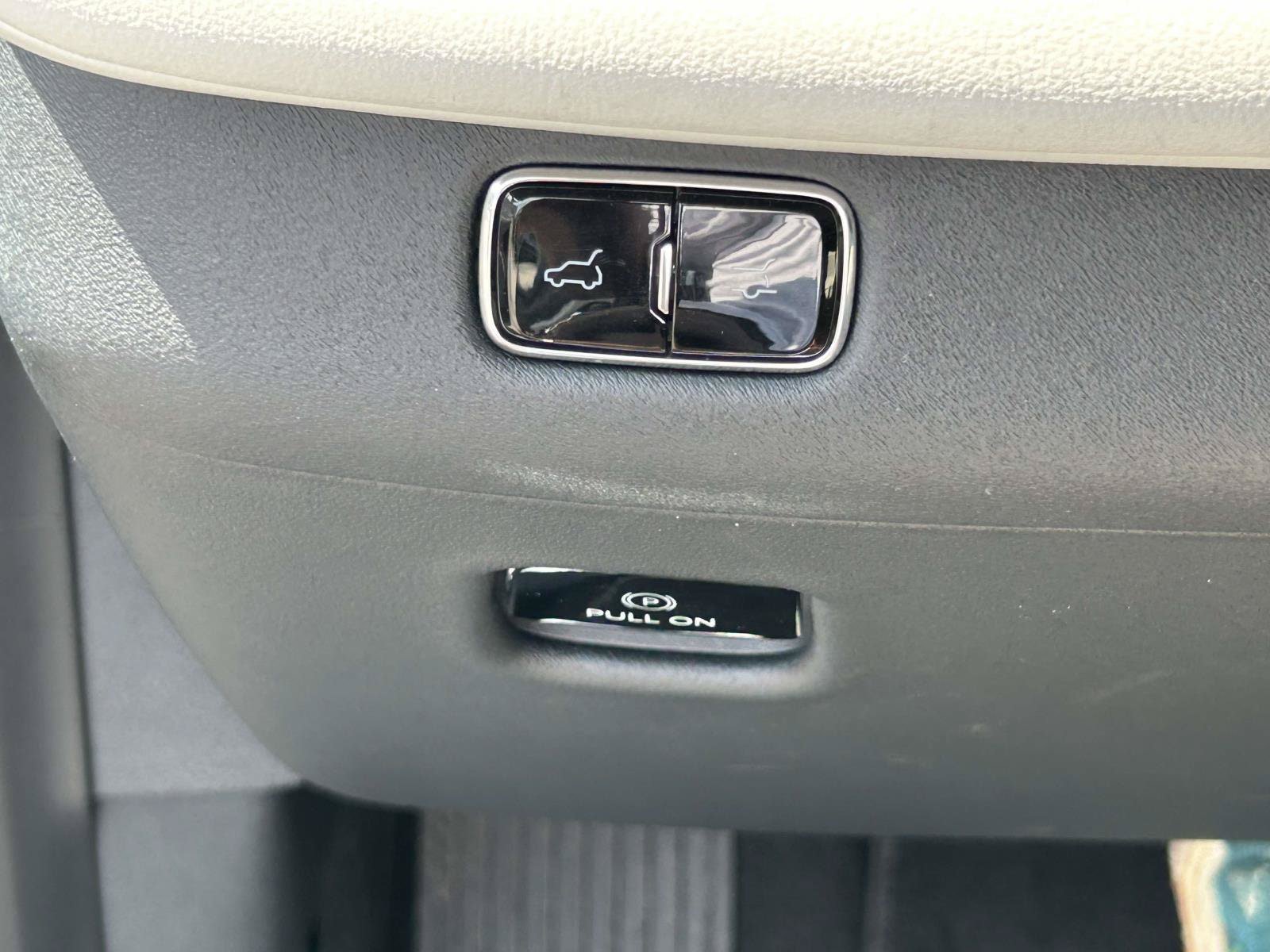 Certified 2025 Lincoln Navigator Reserve AWD/4WD image 32