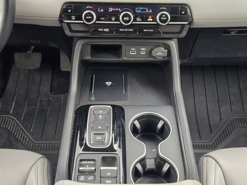 Used 2025 Honda Pilot Touring image 19