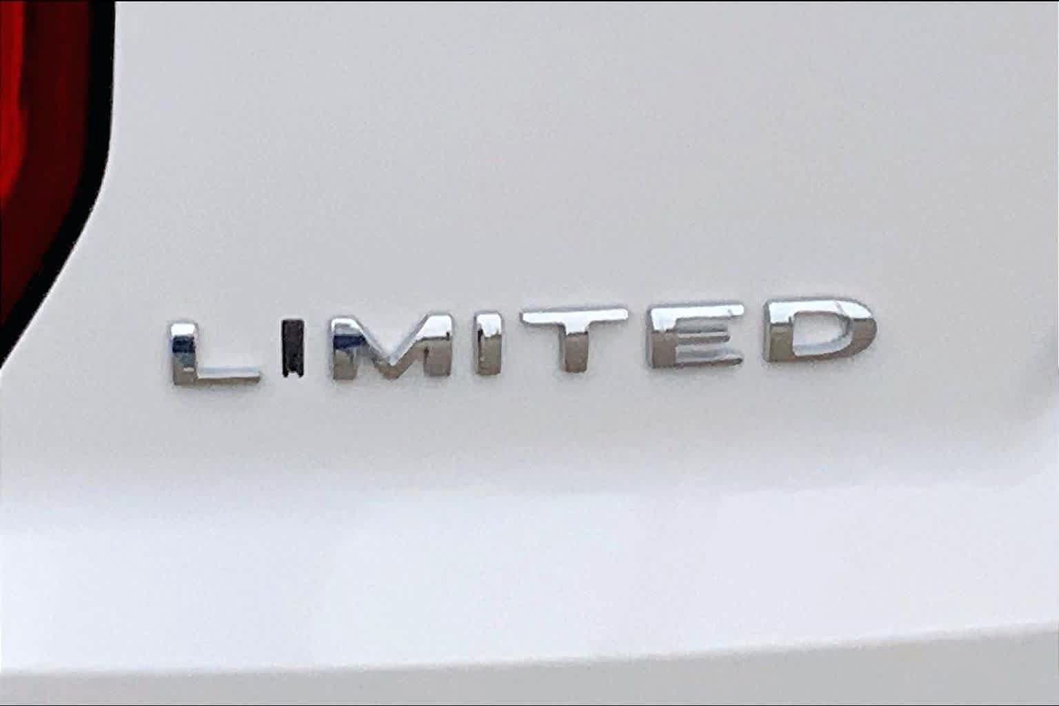 Used 2017 Ford Explorer Limited w/ Equipment Group 303A AWD/4WD image 9