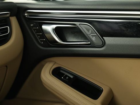 Certified 2026 Porsche Macan AWD/4WD image 43