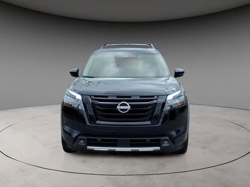 Used 2025 Nissan Pathfinder Platinum w/ Black Appearance Package image 14