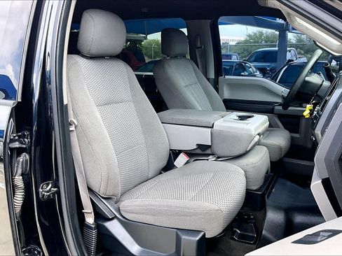 Used 2017 Ford F250 XLT w/ XLT Premium Package AWD/4WD image 8