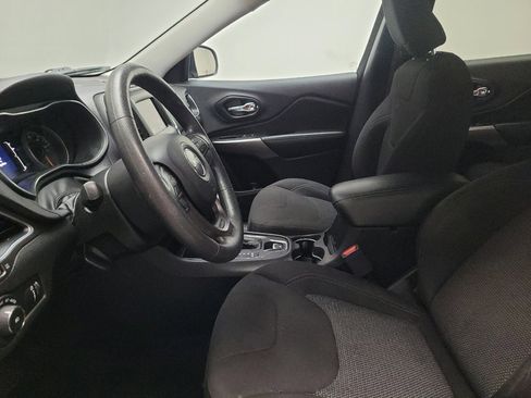 Used 2019 Jeep Cherokee Latitude w/ Popular Appearance Group image 17