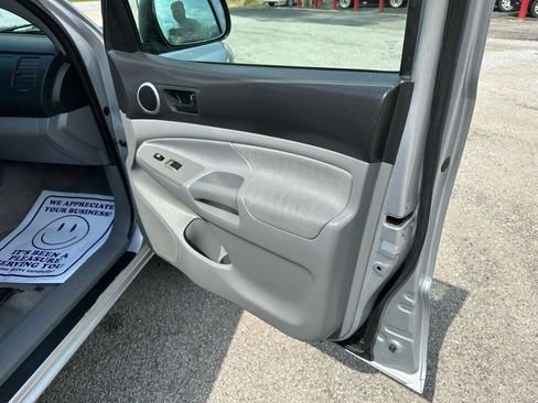 Used 2011 Toyota Tacoma Base 4x4 4dr Access Cab 6.1 ft image 14