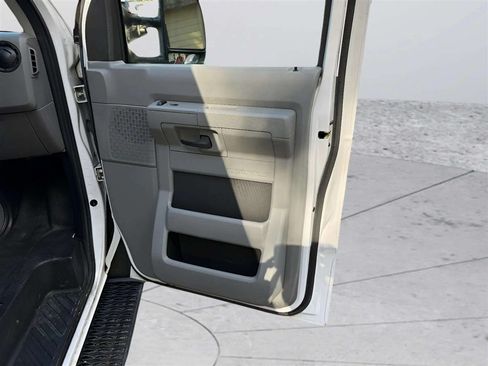 Used 2017 Ford E-450 and Econoline 450 Super Duty w/ Power Windows & Locks Group RWD image 20