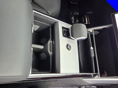 Used 2024 Land Rover Range Rover SE image 16