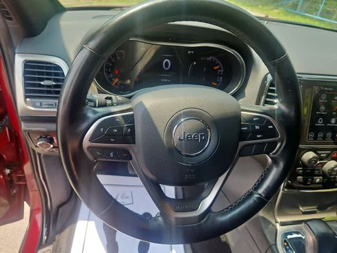 Used 2021 Jeep Grand Cherokee Laredo X AWD/4WD image 13