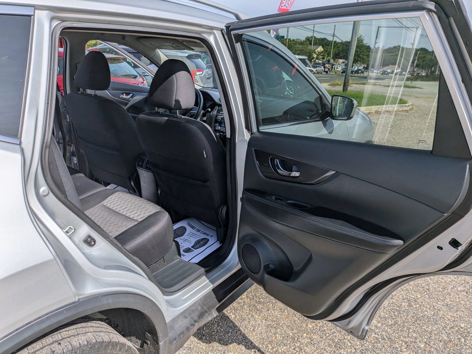 Used 2017 Nissan Rogue SV AWD/4WD image 32