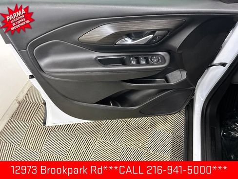 Used 2023 GMC Terrain SLE w/ Driver Convenience Package FWD image 8
