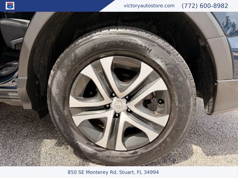 Used 2018 Toyota RAV4 LE FWD image 27
