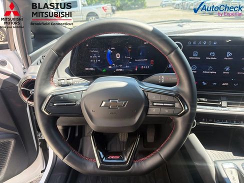 Used 2024 Chevrolet Equinox EV RS FWD image 18
