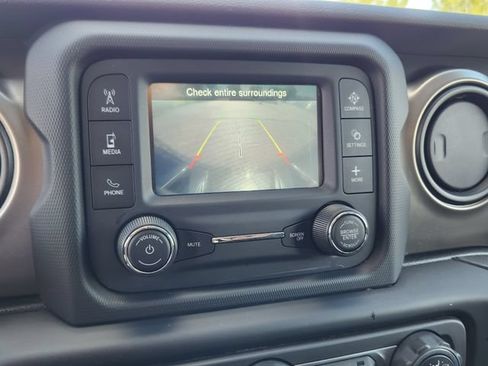 Used 2019 Jeep Wrangler Unlimited Sport S AWD/4WD image 18