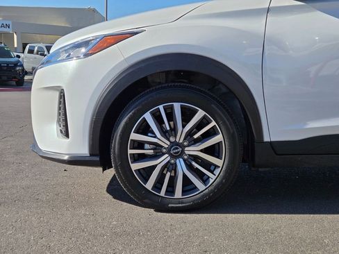 Certified 2023 Nissan Kicks SV FWD image 9