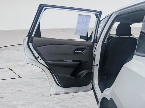 Used 2023 Nissan Rogue SV AWD/4WD image 14