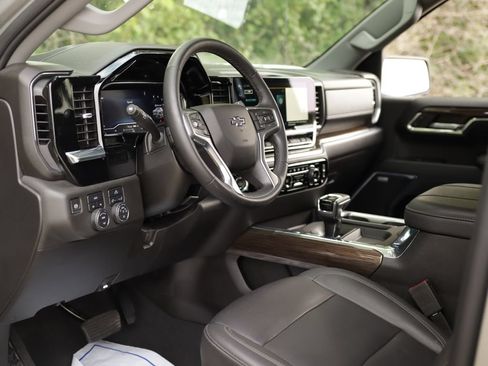 Used 2024 Chevrolet Silverado 1500 RST w/ Convenience Package II AWD/4WD image 9