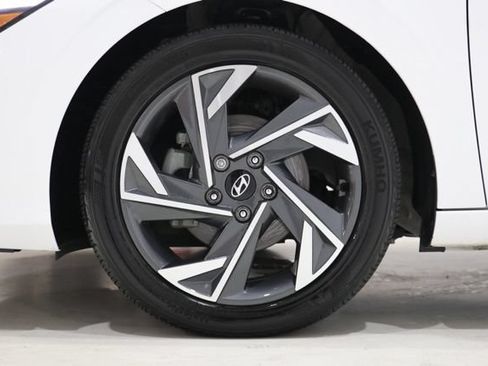 Used 2024 Hyundai Elantra Limited FWD image 9
