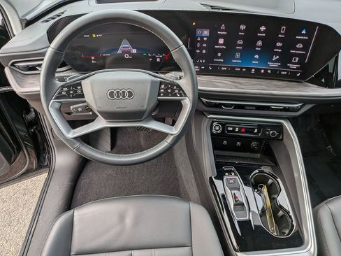 Used 2025 Audi Q5 Premium Plus w/ Premium Plus image 17