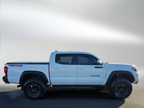 Used 2019 Toyota Tacoma TRD Off-Road image 7