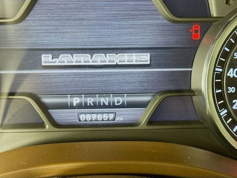 Used 2019 RAM 1500 Laramie AWD/4WD image 16
