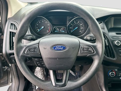 Used 2017 Ford Focus SE FWD image 17
