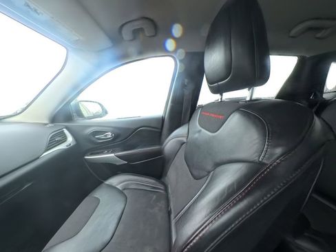 Used 2017 Jeep Cherokee Trailhawk image 24