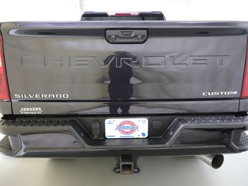 Used 2024 Chevrolet Silverado 2500 Custom w/ Custom Value Package image 17