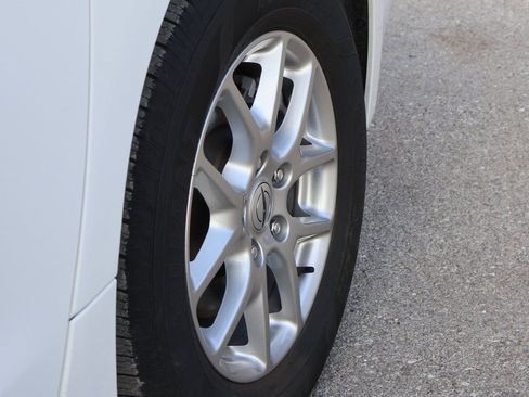 Used 2024 Chrysler Voyager LX image 38